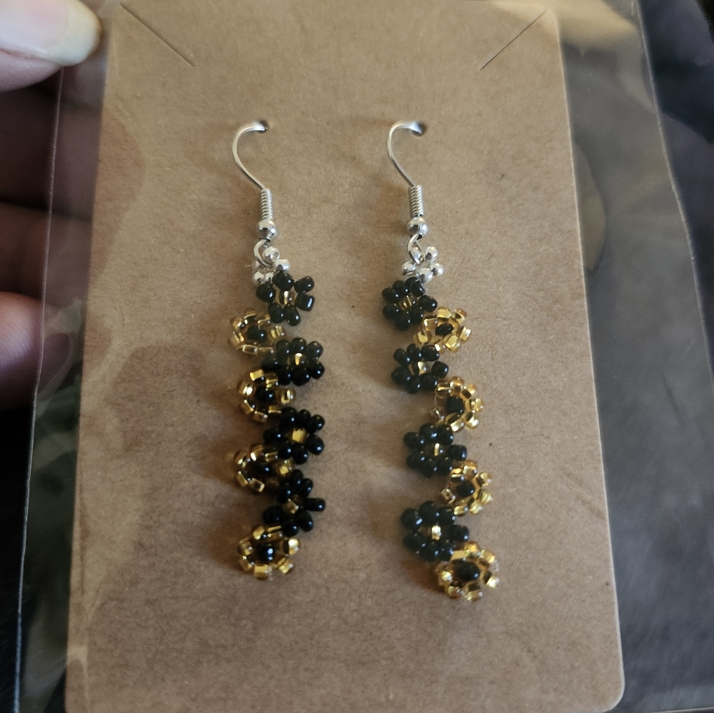 Handcrafted Beaded Daisy Earrings